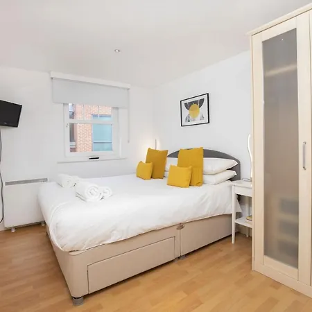 House With Free Secure Parking Vakantiehuis *
