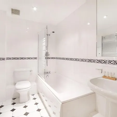 Hébergement de vacances House With Free Secure Parking