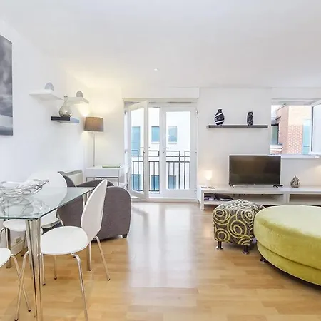 House With Free Secure Parking *